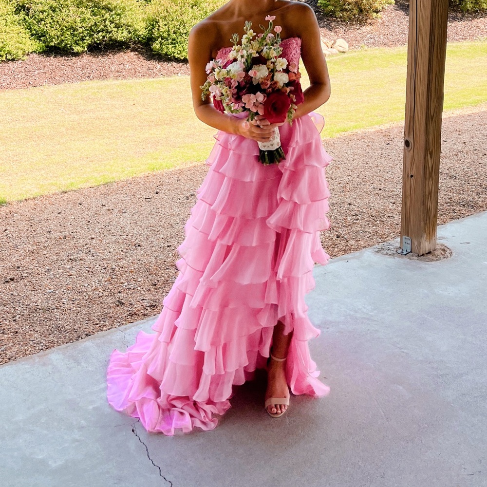 Sherri Hill Pink Ruffled Prom dress